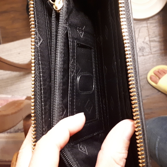 Vera Bradley Colour Block Zip Around Wallet - Picture 4 of 4